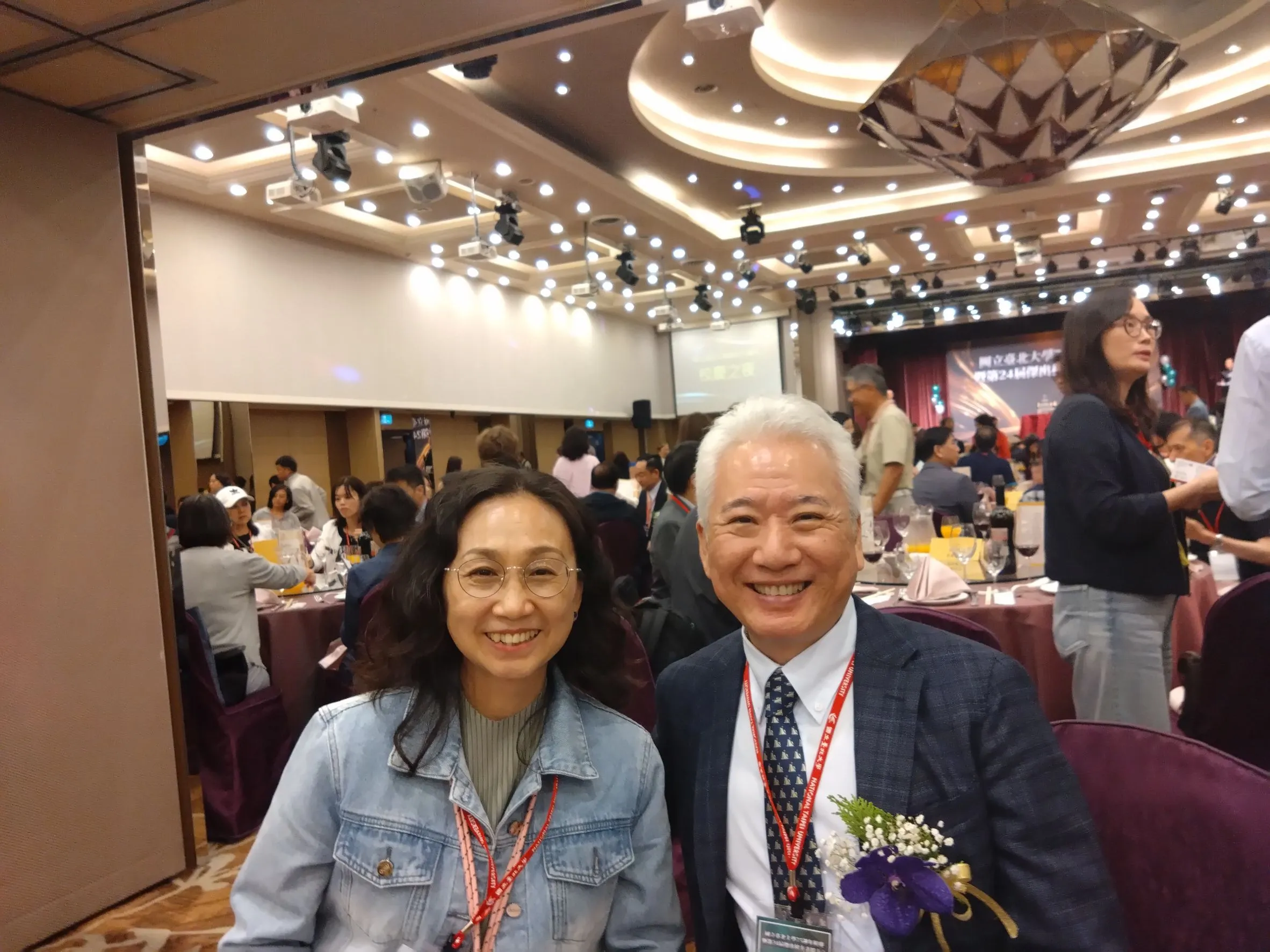 恭賀本系學士班系友劉正學長榮獲傑出校友！（第 1 張／共 2 張）